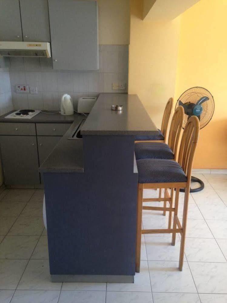 Lobelia Apartments Limassol Extérieur photo