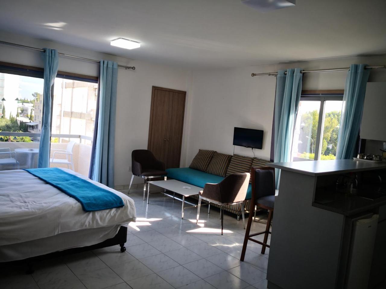 Lobelia Apartments Limassol Extérieur photo